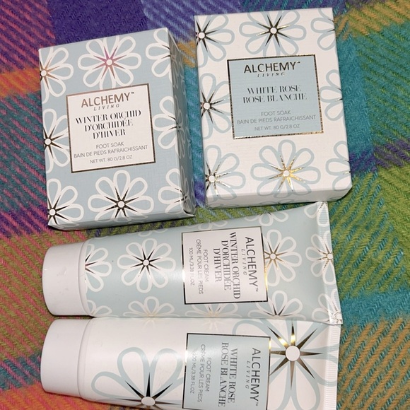 NEW ALCHEMY FOOT CARE SET - SLIPPERS , FOOT CREAM , SOAK - Picture 3 of 3